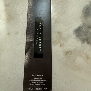 Fenty Beauty Pro Filt’r Soft Matte Longwear Foundation 485 Full Size